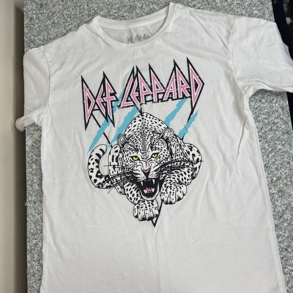 Def Leppard T-Shirt Kids Size L 10/12 White Cotton Blend Snow Leopard Rock Band